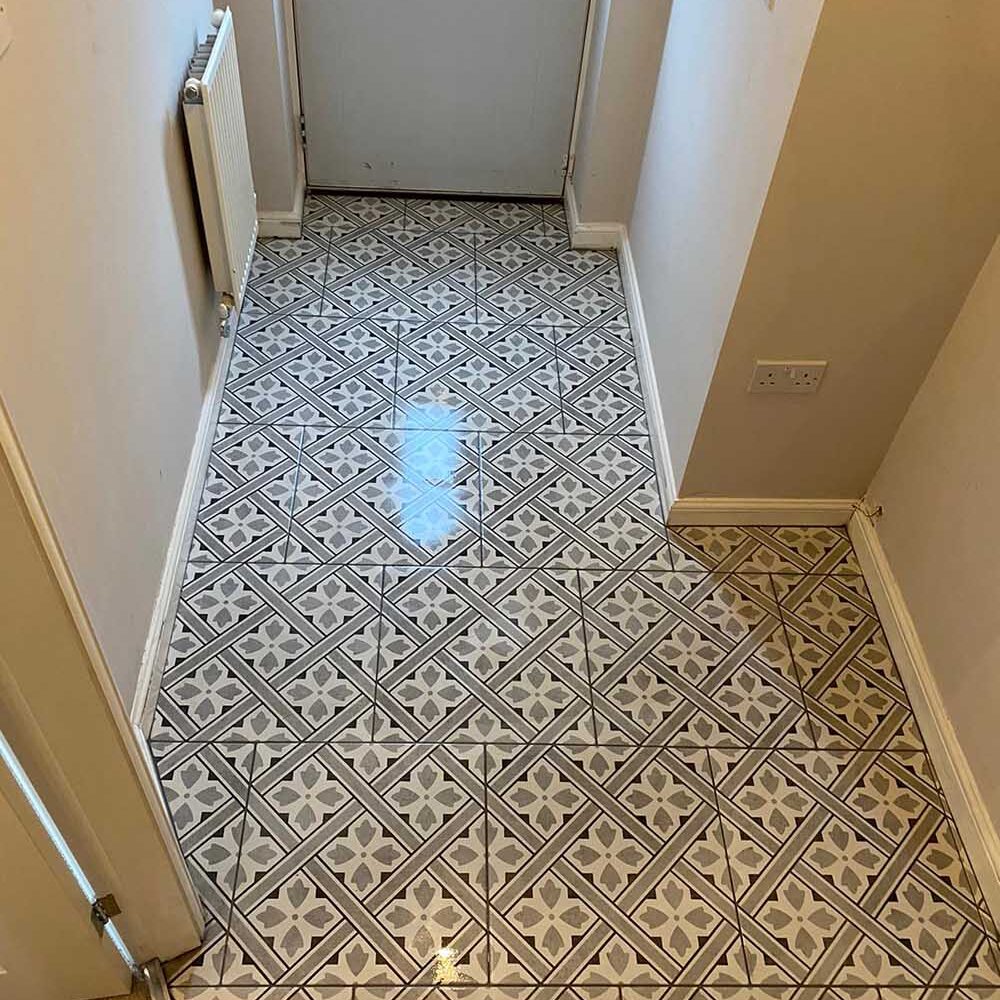 340020756_604505941565321_7813938658594951628_n Entrance hall of a house with patterned tiles